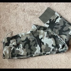 NWT GAP kids camo joggers size medium